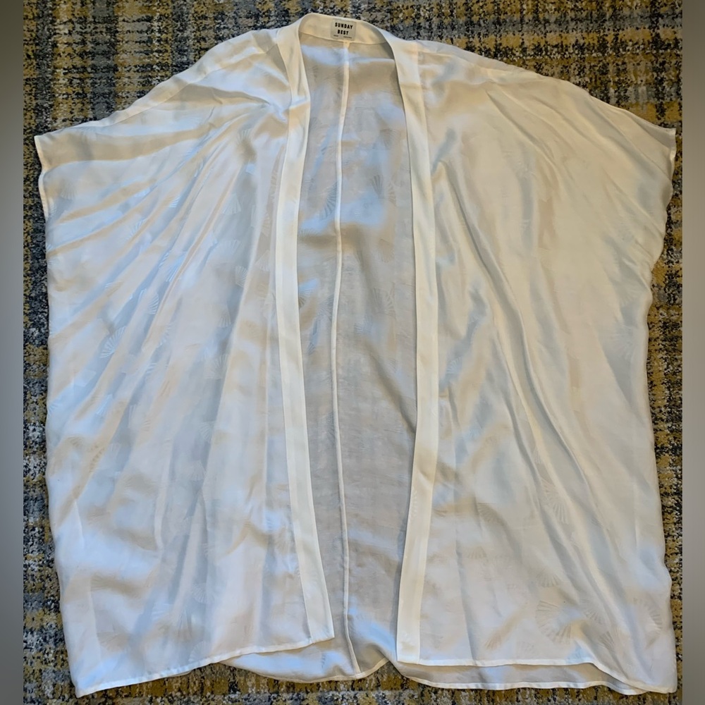 Sunday Best white kimono with fan motif